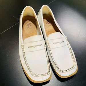 Aerosoles A2 ladies white leather penny loafers shoes flats womens sz 9